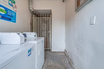 6611 S. Victoria Ave in Los Angeles, CA - Building Photo - Building Photo