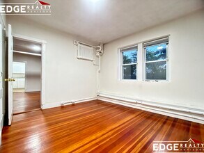 1709 Commonwealth Ave, Unit 2 in Boston, MA - Foto de edificio - Building Photo