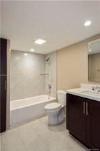 20301 W Country Club Dr-Unit -1629 in Aventura, FL - Building Photo - Building Photo