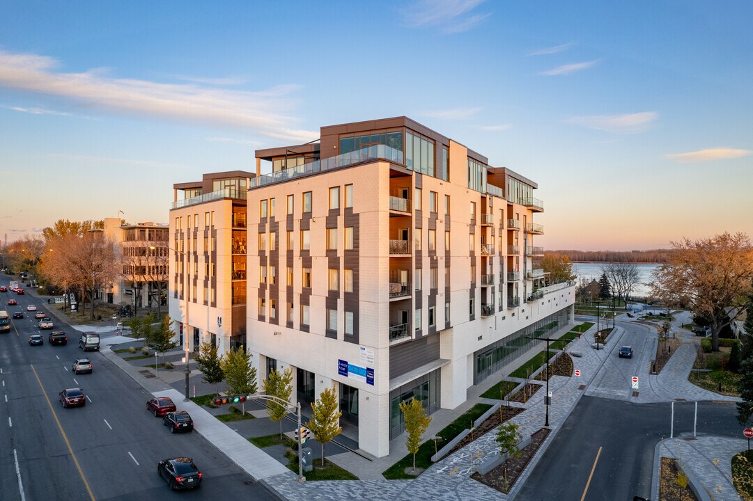 11300 Notre-Dame E in Montréal-Est, QC - Building Photo