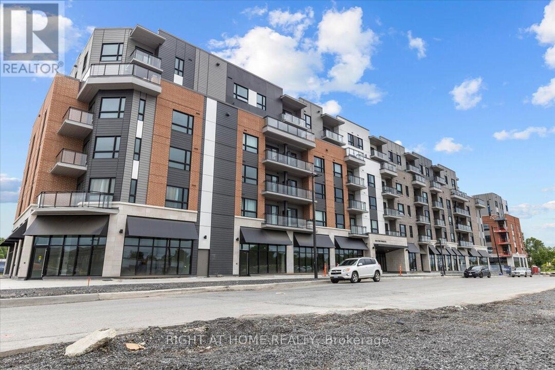 1350-1350 Hemlock Rd in Ottawa, ON - Building Photo