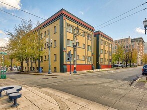 Chapman Court Apartments in Portland, OR - Building Photo - Building Photo