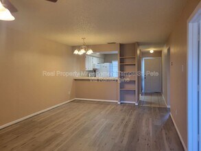 4903 Myrtle Oak Dr in New Port Richey, FL - Building Photo - Building Photo