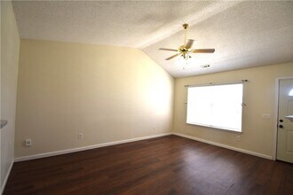 207 SE 16th St in Bentonville, AR - Building Photo - Building Photo