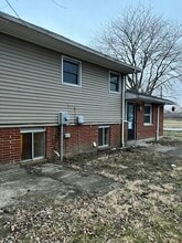 2062 Hickorydale Dr in Dayton, OH - Building Photo - Building Photo