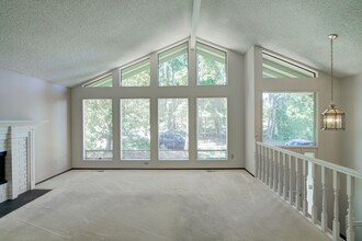 12116 SE 46th Pl in Bellevue, WA - Foto de edificio - Building Photo