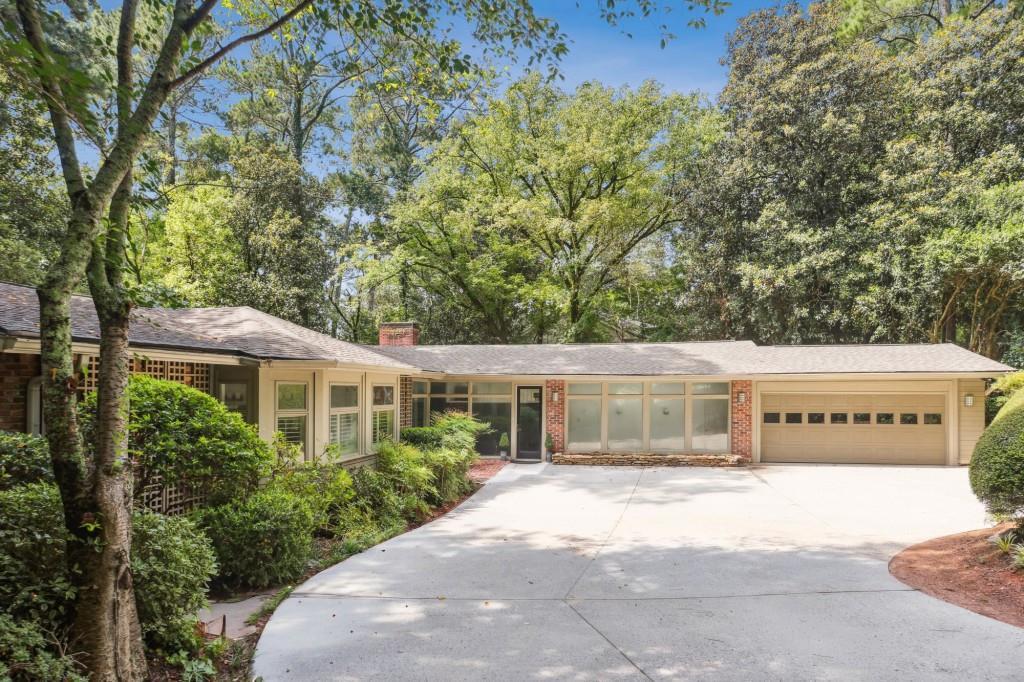 572 Hillside Dr NW in Atlanta, GA - Building Photo