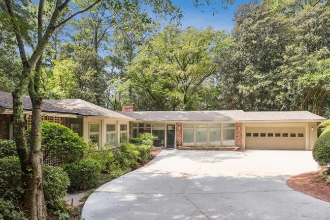 property at 572 Hillside Dr NW