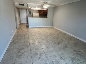 2740 Coconut Bay Ln in Sarasota, FL - Foto de edificio - Building Photo