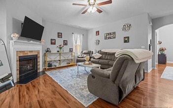 364 Heathrow Dr in Spring Lake, NC - Building Photo - Building Photo