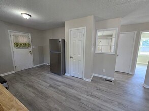 2568 Pine Springs Dr in Fayetteville, NC - Building Photo - Building Photo