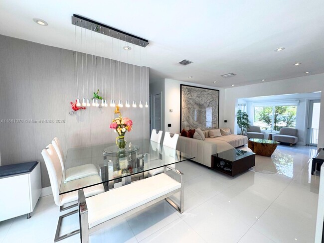 2121 Monroe St in Hollywood, FL - Building Photo - Building Photo