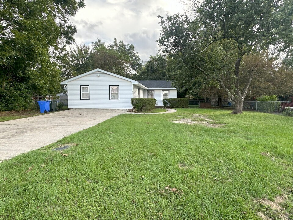 4741 Bent Pine Dr in Fayetteville, NC - Building Photo