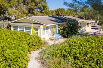 2550 N Beach Rd in Englewood, FL - Building Photo - Building Photo