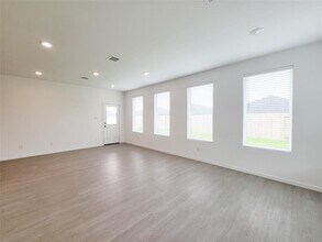 320 Emma St in Angleton, TX - Building Photo - Building Photo