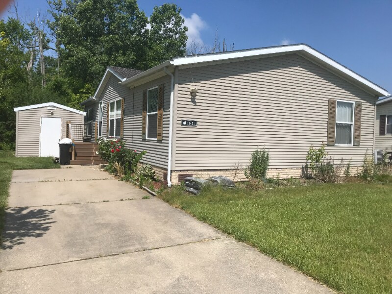 13431 Peach St in Carleton, MI - Building Photo