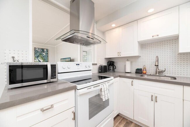 551 SW 13th Ave in Fort Lauderdale, FL - Building Photo - Building Photo