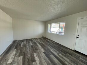 495 Mill St, Unit 1 in Willits, CA - Foto de edificio - Building Photo