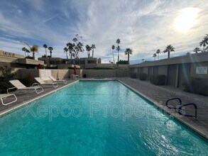423 Bradshaw E Ln in Palm Springs, CA - Building Photo - Building Photo