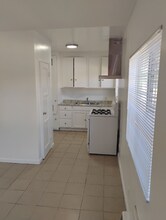 14129 Vanowen St in Los Angeles, CA - Foto de edificio - Building Photo