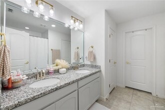 18-25th 1/2 S 25 1/2 in McAllen, TX - Foto de edificio - Building Photo