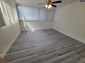 500 Treasure Island Cswy, Unit 101 in St. Petersburg, FL - Building Photo - Building Photo