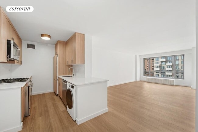 501 E 87th St in New York, NY - Building Photo - Building Photo