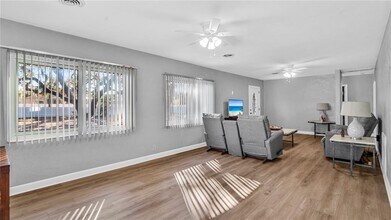 11912 McMullen Loop in Riverview, FL - Building Photo - Building Photo