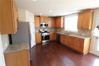 5759 Shore Isle Ct in Flowery Branch, GA - Building Photo - Building Photo