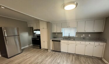 1213 Laura Ave in Warner Robins, GA - Foto de edificio - Building Photo