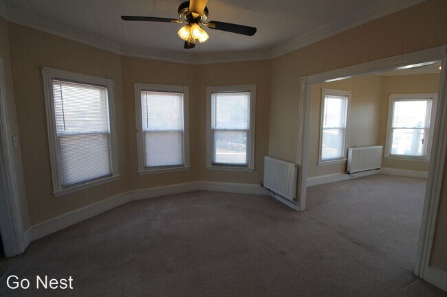1058 Forest Ave in Portland, ME - Building Photo - Building Photo
