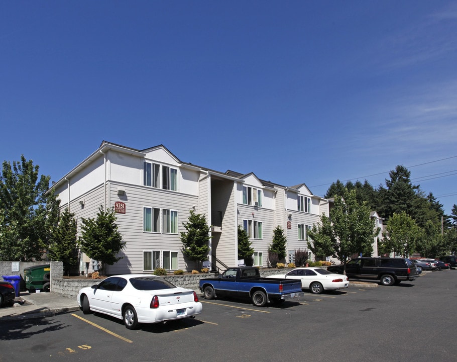 Evergreen Place Apartments in Portland, OR - Building Photo