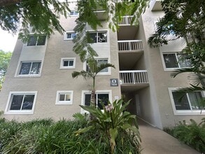 7850 Camino Real, Unit 318 in Miami, FL - Building Photo - Building Photo