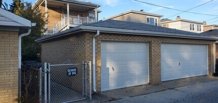 6853 W Leland Ave, Unit Garden in Harwood Heights, IL - Building Photo - Building Photo