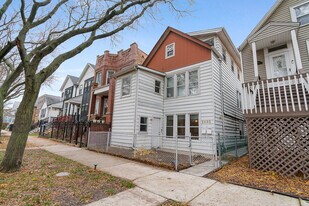 2432 W Carmen Ave in Chicago, IL - Building Photo