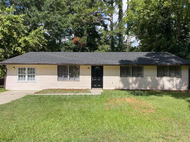 7613 Suwannee Ct in Jonesboro, GA - Building Photo