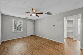 513 NE 19th St in Grand Prairie, TX - Building Photo - Building Photo