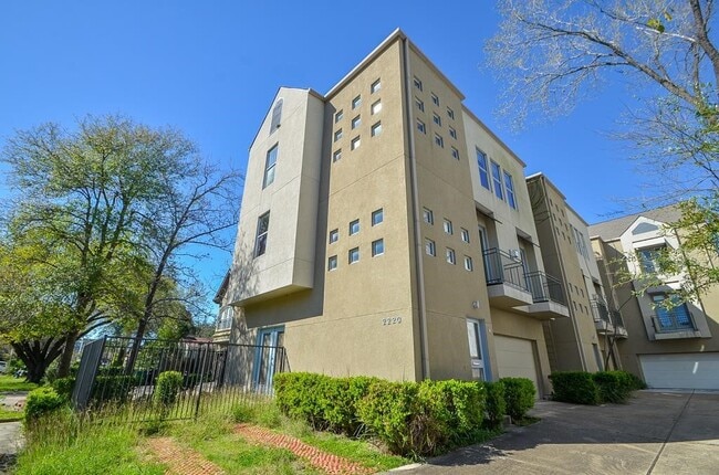 2220 Portsmouth St in Houston, TX - Building Photo - Building Photo