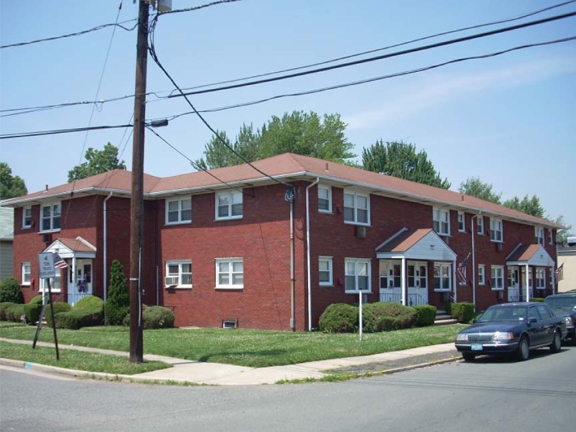 1901-1905 E Elizabeth Ave in Linden, NJ - Foto de edificio - Building Photo