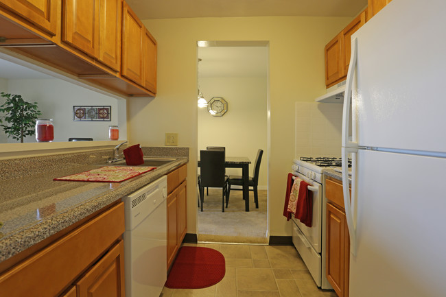 Welshwood Apartments in Philadelphia, PA - Building Photo - Interior Photo