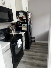 933 N Cedar St in Inglewood, CA - Building Photo - Building Photo