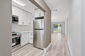 2514 Taylor St in Hollywood, FL - Building Photo - Building Photo