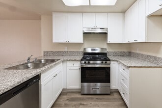 Belcourt Seniors Apartments 55+ in Norwalk, CA - Foto de edificio - Interior Photo