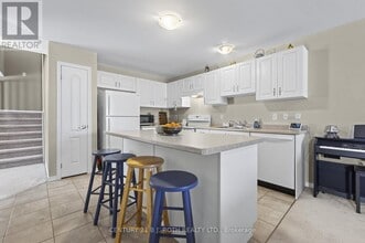 162 Diana Dr in Orillia, ON - Building Photo - Building Photo