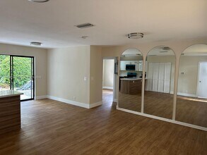 750 S 61st Ter in Hollywood, FL - Building Photo - Building Photo