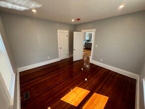 28 Albertina St in Quincy, MA - Building Photo - Building Photo