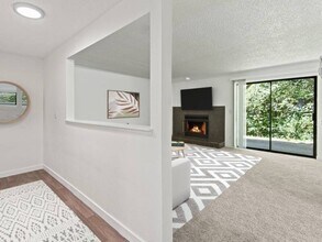 Hampton Court in Everett, WA - Foto de edificio - Building Photo