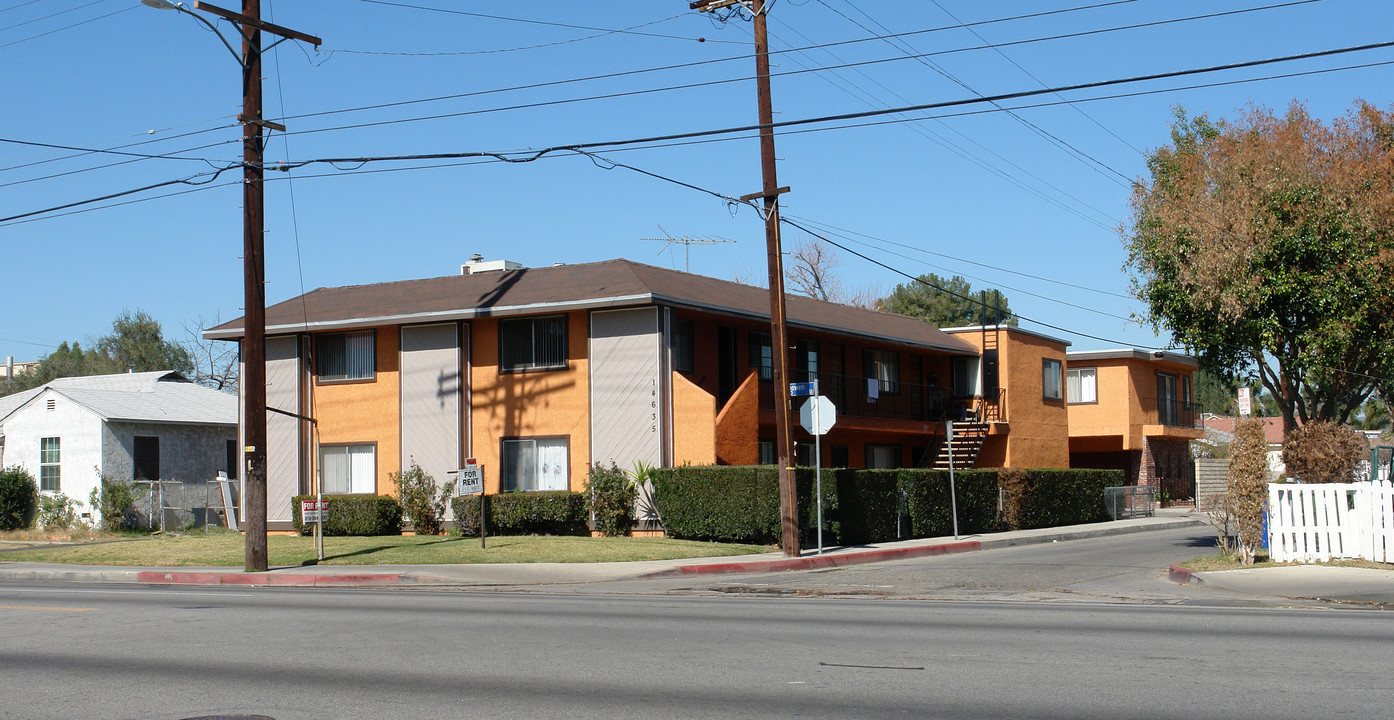 14633 Vanowen St in Van Nuys, CA - Building Photo