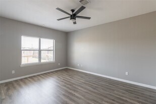 23622 Virginia Pine Dr in Tomball, TX - Building Photo