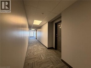 43 Waterford Dr in Guelph, ON - Building Photo - Building Photo